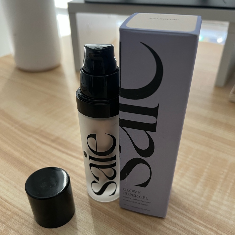 SAIE GLOWY SUPER GEL
MULTIPURPOSE ILLUMINATOR - STARGLOW